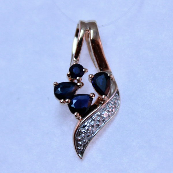 Подвеска из красного золота с сапфирами и бриллиантами